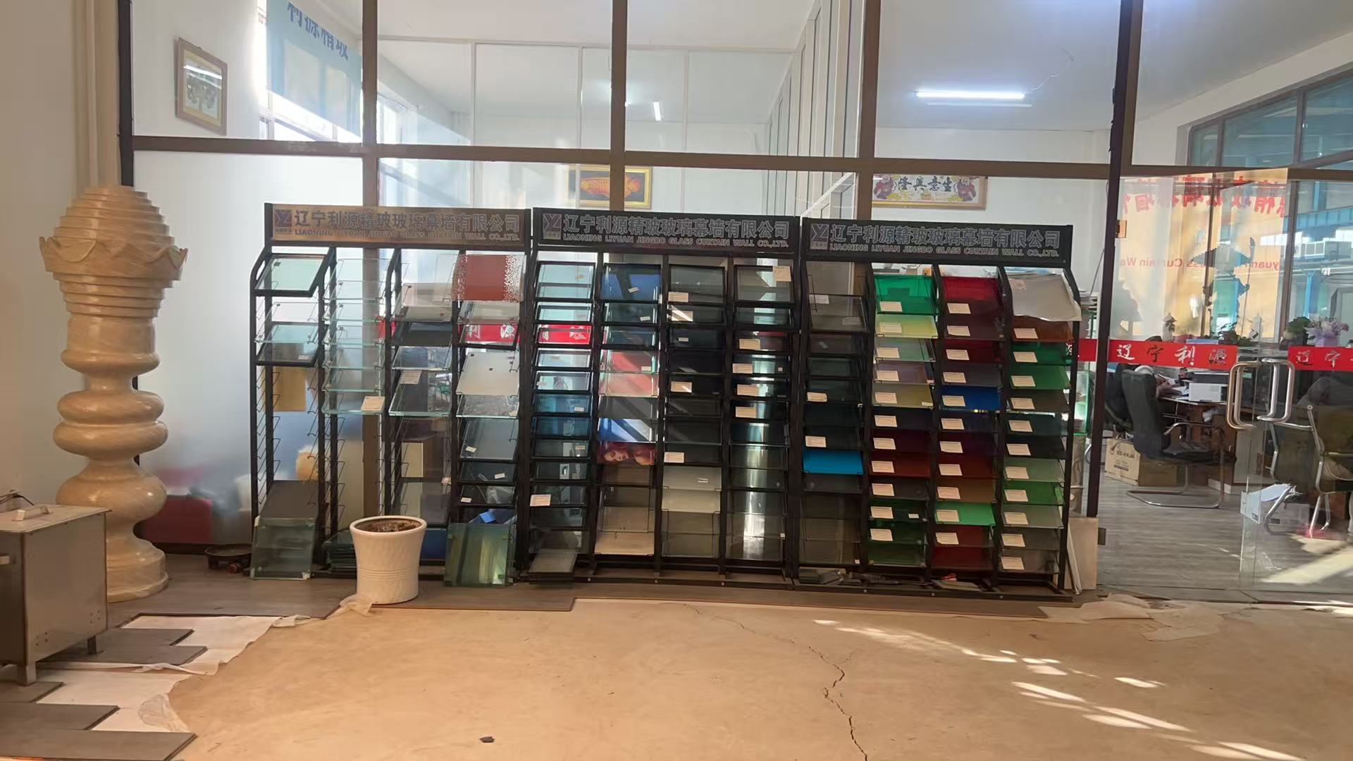 泰安市工程玻璃批量采购钢化玻璃 - 方案